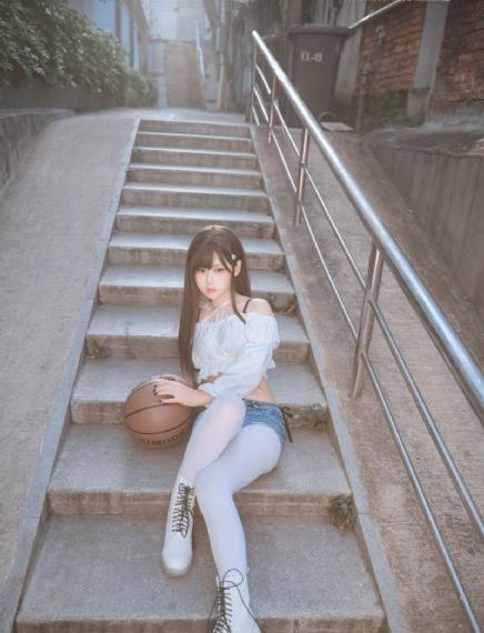 欧美高端精品女装_有字幕完整版
