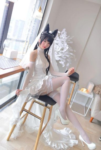 厨房掀起裙子从后面进去视频_4K动漫在线观看
