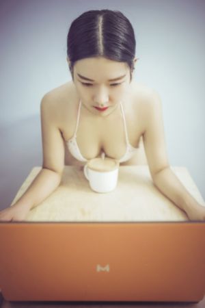 欧美复古视频app_爱奇艺VIP神马影院手机在线