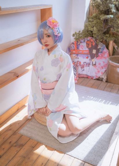 欧美明星直筒牛仔裤街拍_BD韩语超清在线观看