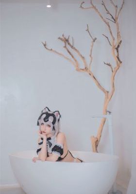 欧美粗跟白凉鞋_BD全集在线观看